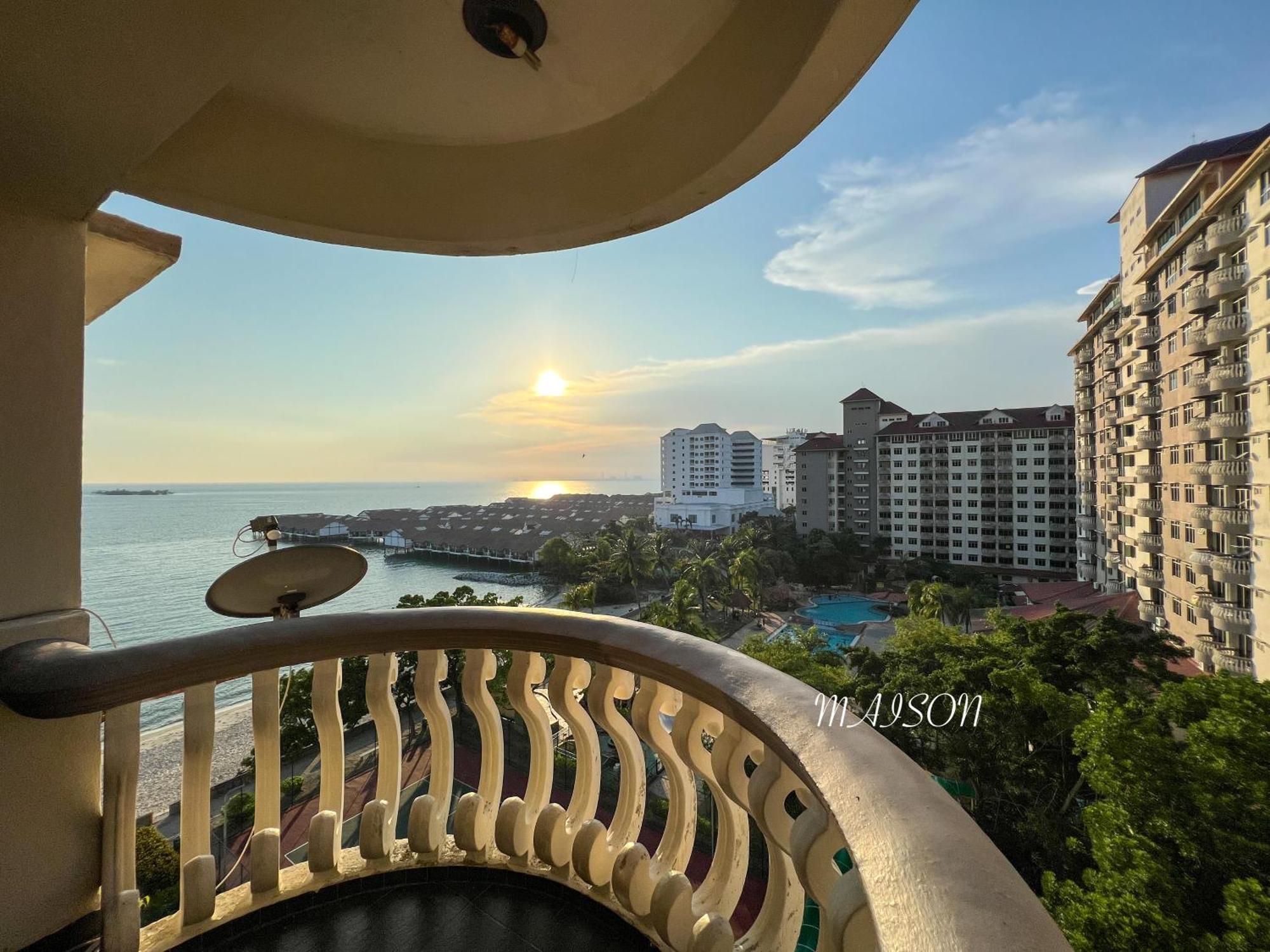 Maison Seaview Suites Port Dickson Ngoại thất bức ảnh