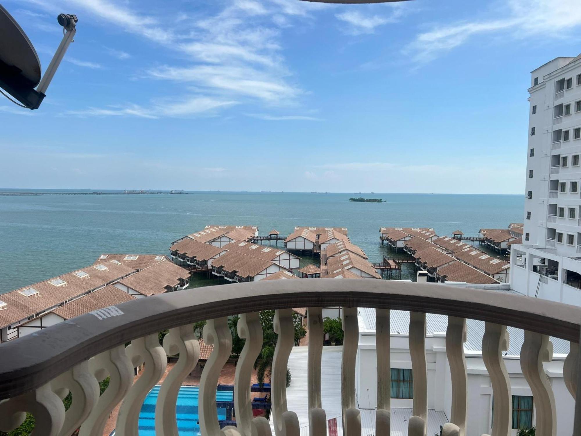 Maison Seaview Suites Port Dickson Ngoại thất bức ảnh